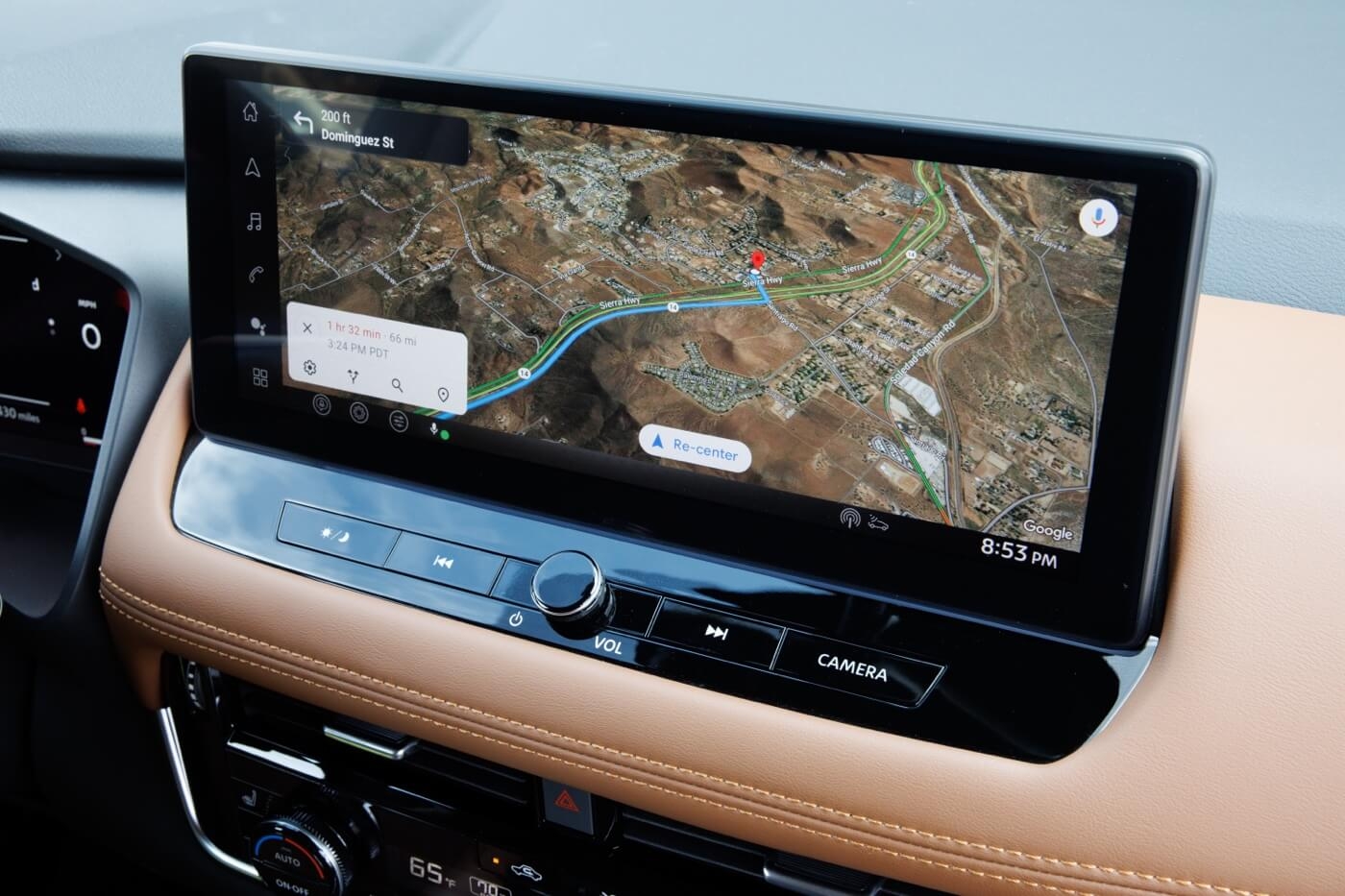 Écran tactile avec map Google du Nissan Rogue 2026.